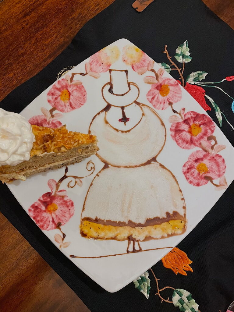 Dessert plate decorated with the image of a cholita Cuencana at Tiesto's in Cuenca